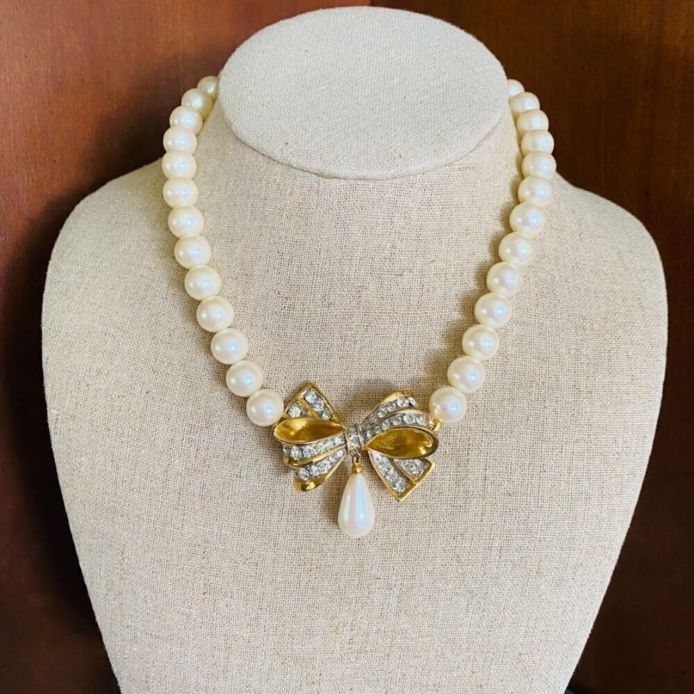 Vintage Richelieu Rhinestone Pearl Necklace with Gold Bow & Rhinestone Drop - Picture 3 of 5